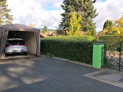 Entrée et couvert à voiture