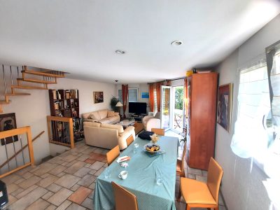 Séjour avec coin à manger